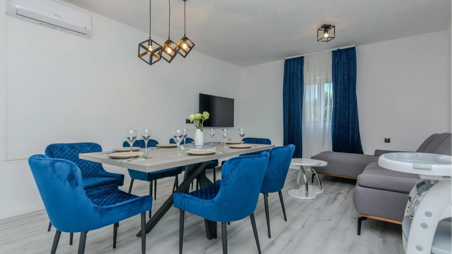 Villa Family Oasis نين 0*,